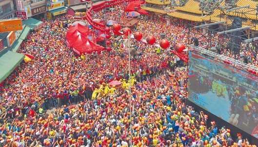 跟著何時追粉紅超跑~白沙屯媽祖繞境體驗行程｜一日體驗